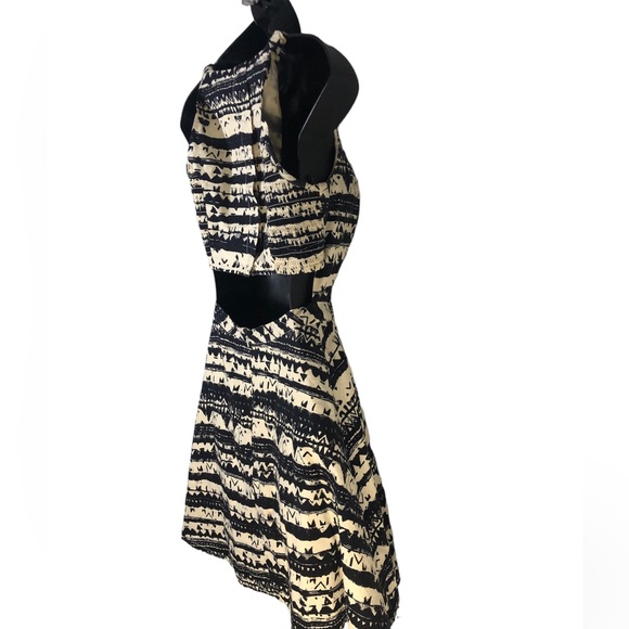 Black n White Aztec Style Dress - Picture 4 of 6